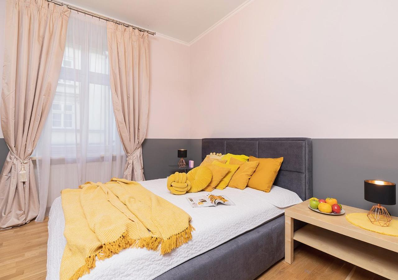 Around Market Square Apartments Cracovia Habitación foto