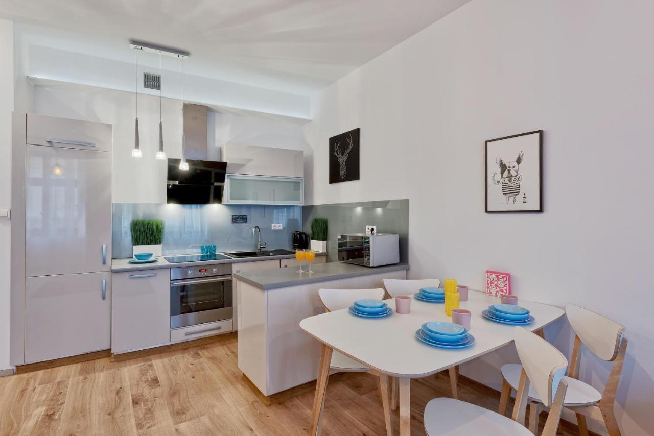 Around Market Square Apartments Cracovia Exterior foto